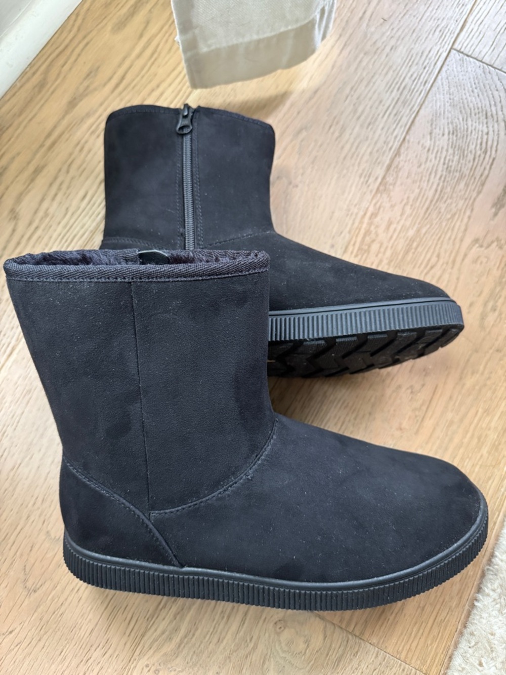 NWOT Cat & Jack Black "faux Uggs" Treaded Sole Boots -size 5